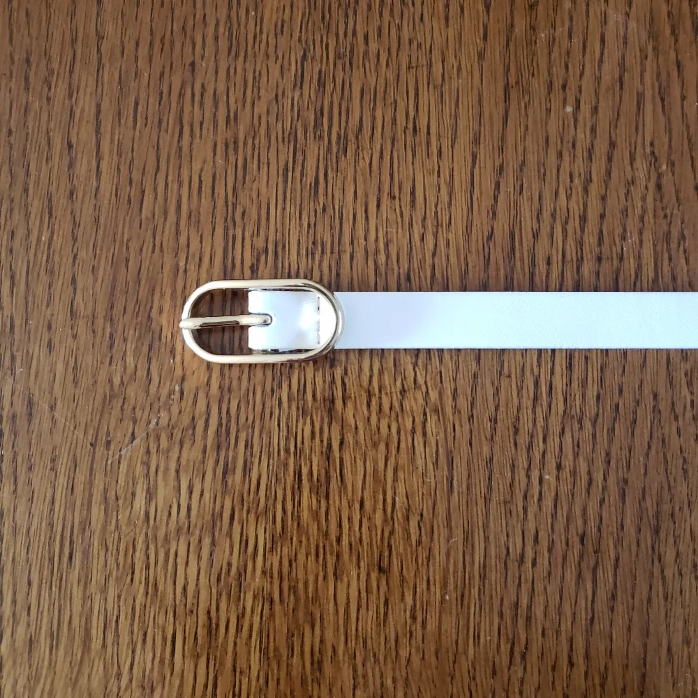Target Vegan Leather Skinny White Belt With Oval Gold Buckle Size Large